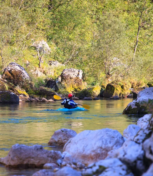 Jízda na kajaku na řece Soča, Slovinsko — Stock fotografie