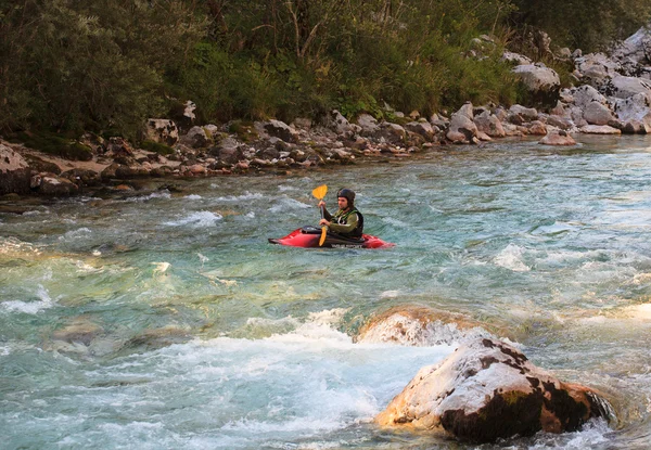 スロベニア ソカ川でのカヤック — ストック写真