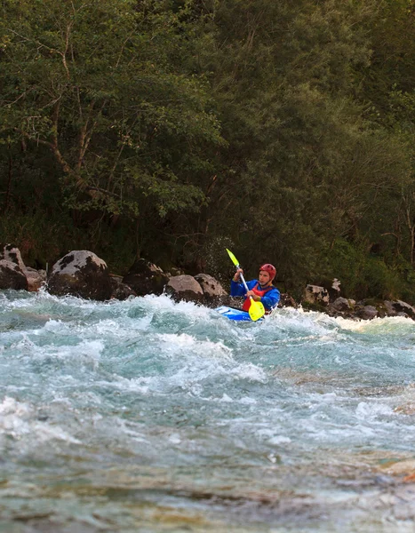 Kayak en el río Soca, Eslovenia — Foto de Stock