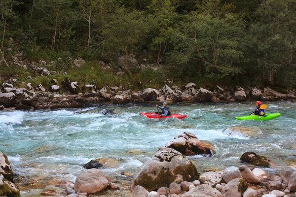 Kajakken op de rivier soca, Slovenië — Stockfoto