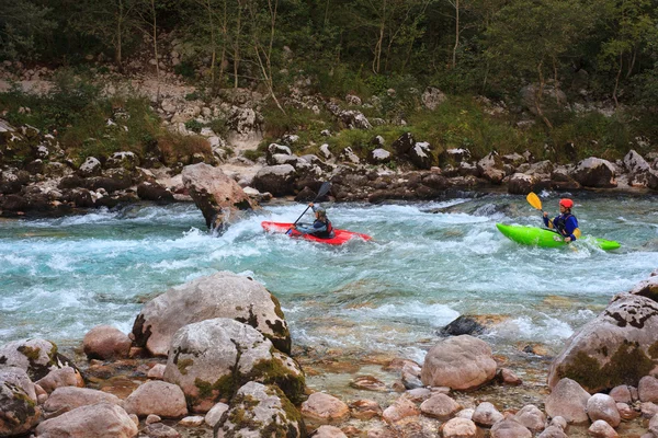 スロベニア ソカ川でのカヤック — ストック写真