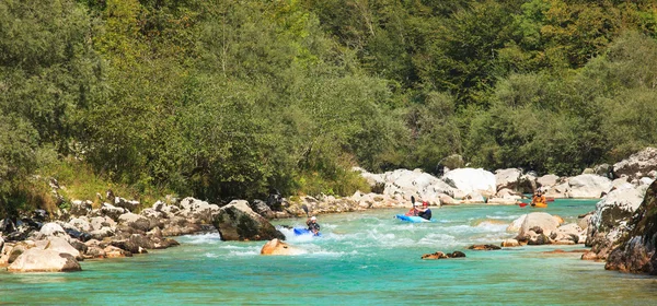 सोका नदी, स्लोवेनिया पर कायाकिंग — स्टॉक फ़ोटो, इमेज