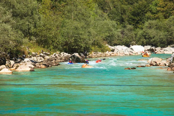 皮划艇在沿海河，斯洛文尼亚 — 图库照片