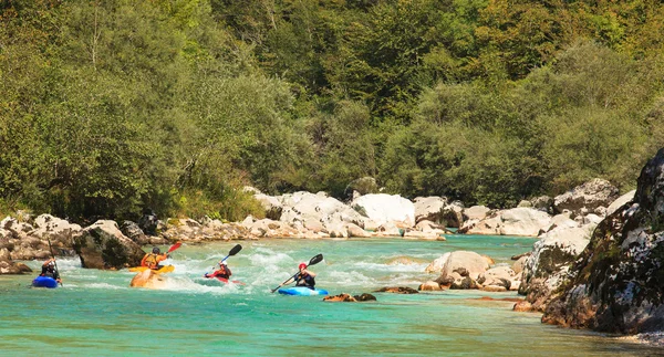 皮划艇在沿海河，斯洛文尼亚 — 图库照片