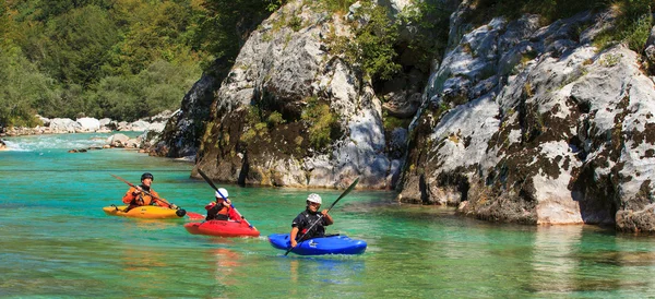 슬로베니아 soca 강에서 카약 — 스톡 사진