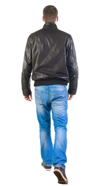 Achteraanzicht van het lopen knappe man in de jas. — Stockfoto