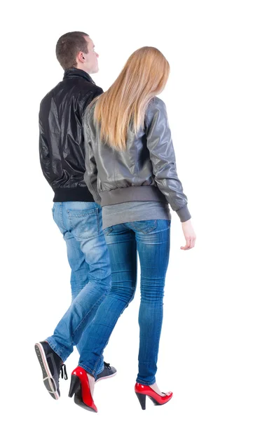 Vista do passeio jovem casal traseira — Fotografia de Stock