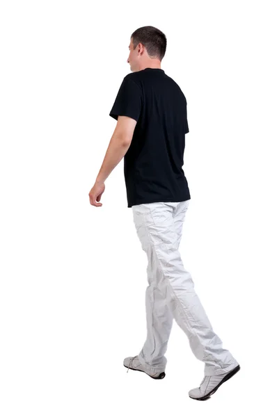 T シャツのハンサムな男を歩いての背面図 — ストック写真