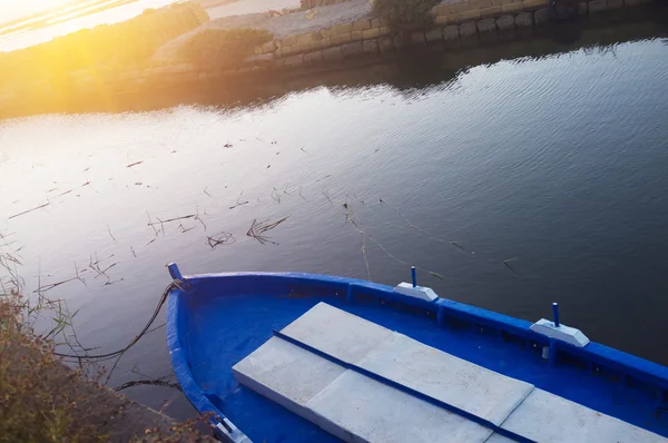 Boot bei Sonnenuntergang — Stockfoto