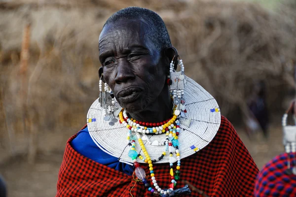 Stare kobiety masajski — Zdjęcie stockowe