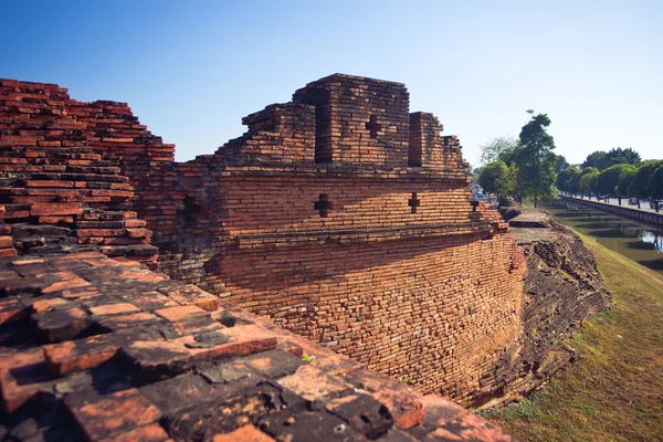 Oude bakstenen muur in chiang mai stad — Stockfoto