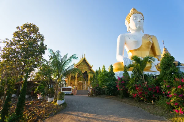 Buddha i templet — Stockfoto
