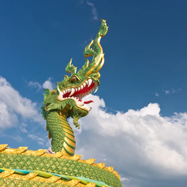 Fragmento de estatua de dragón — Foto de Stock