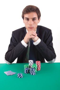 poker oynayan adam