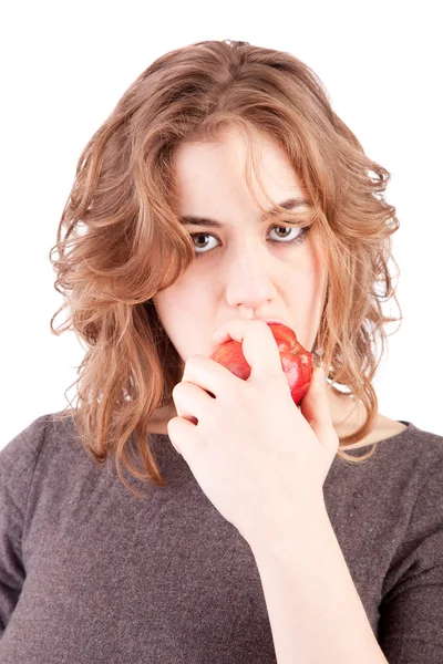Žena jí červené jablko — Stock fotografie