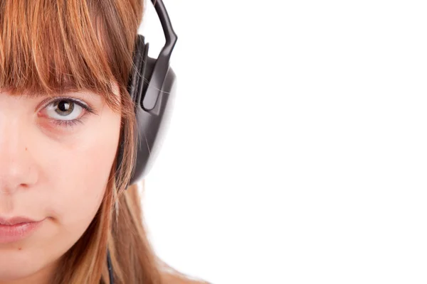 Mujer joven escuchando música —  Fotos de Stock