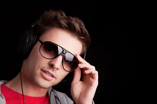 Young man listening to music — Stock Photo, Image