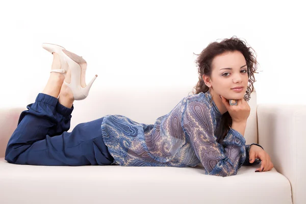 Young woman relaxing on couch — Stock Photo, Image