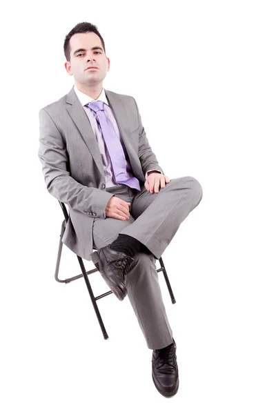 Jovem homem de negócios sentado em uma cadeira — Fotografia de Stock