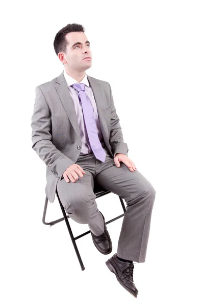 Bir sandalyede oturan genç iş adamı — Stok fotoğraf
