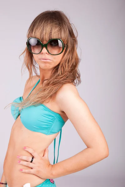 Fiatal nő bikiniben — Stock Fotó