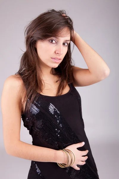 젊고 아름 다운 여자 포즈 — 스톡 사진