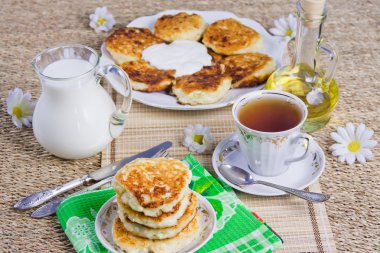 çay bardağı lor krep yemek ve süt