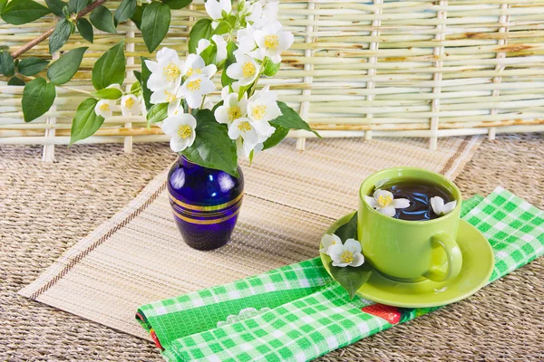 Chá verde e raminhos de jasmim — Fotografia de Stock