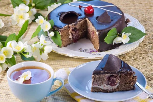 ケーキとジャスミン緑茶 — ストック写真