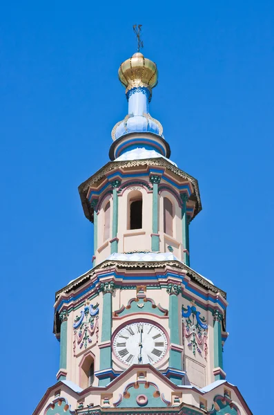 Красивый храм на фоне голубого неба, город Казань — стоковое фото