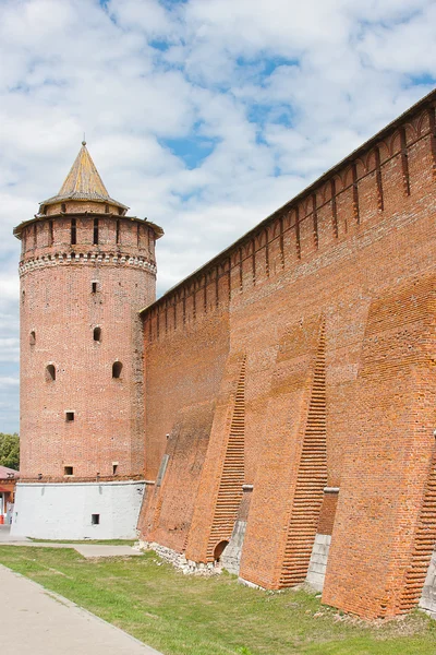 Fragmento da muralha do Kremlin, cidade Kolomna, zona de Moscovo, Rússia — Fotografia de Stock