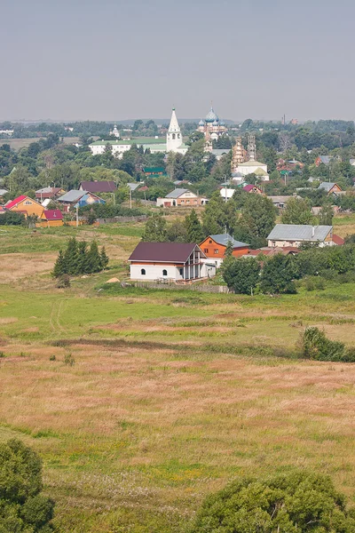 Καλοκαιρινό τοπίο, είδος από ένα πύργο, πόλη Σούζνταλ, Ρωσία — Φωτογραφία Αρχείου