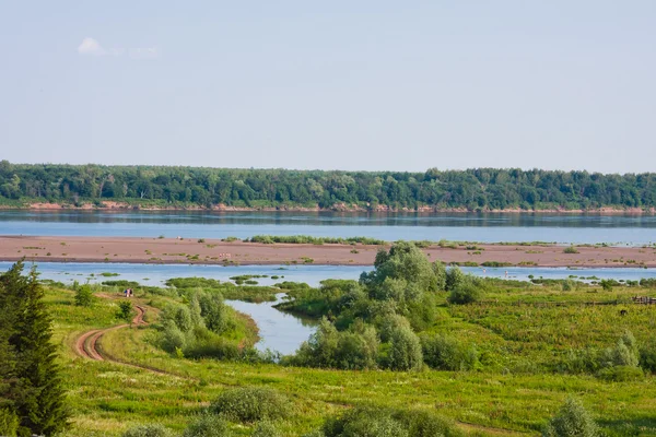Paysage estival sur la rivière de Chaudron, ville Kazan, Russie — Photo