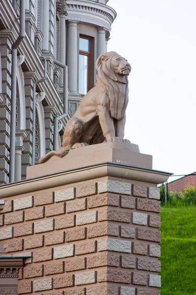 Sculptuur van Leeuw, stad kazan, Rusland — Stockfoto