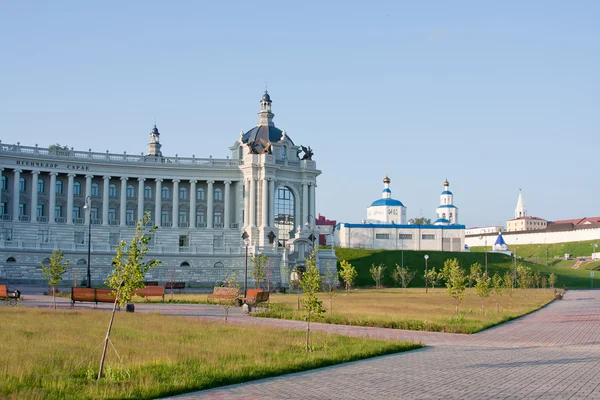 농민과 도시 카잔, 러시아 크렘린 궁의 조각 — 스톡 사진