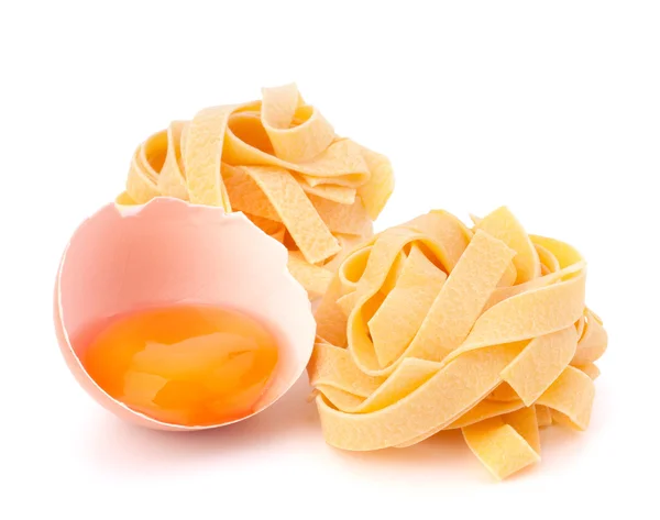 Italienska ägg pasta fettuccine häckar — Stockfoto
