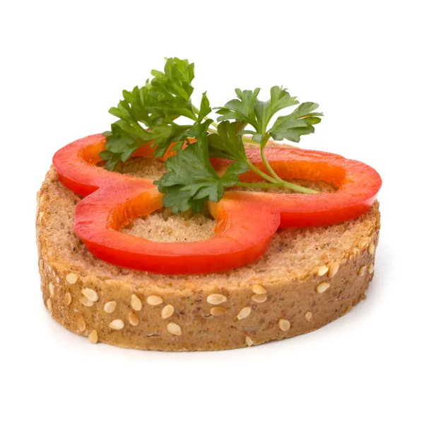 Öppna hälsosam smörgås med grönsaker — Stock fotografie