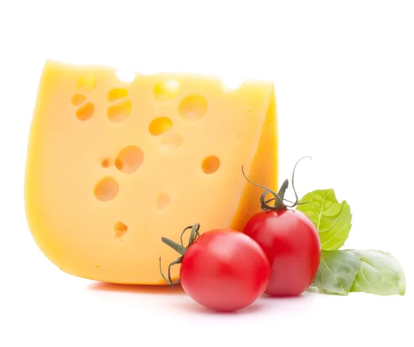 Сыр и базилик оставляют натюрморт — стоковое фото