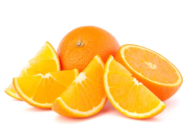 Цілий апельсиновий фрукт і його сегменти або канти — стокове фото