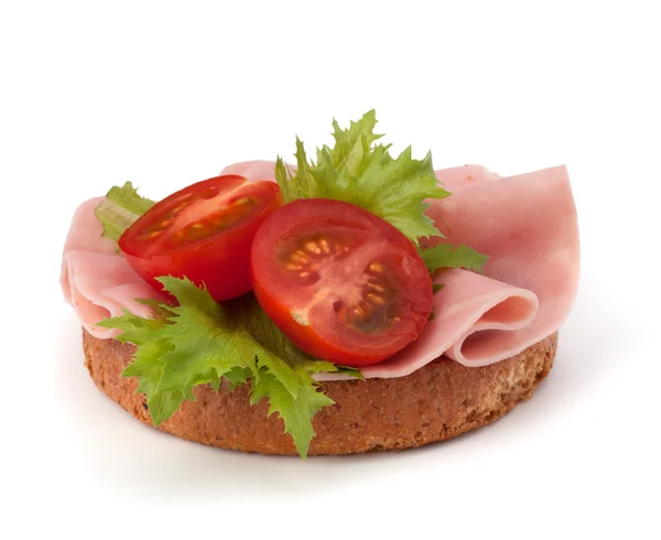 Hälsosam smörgås med grönsaker och rökt skinka — Stockfoto