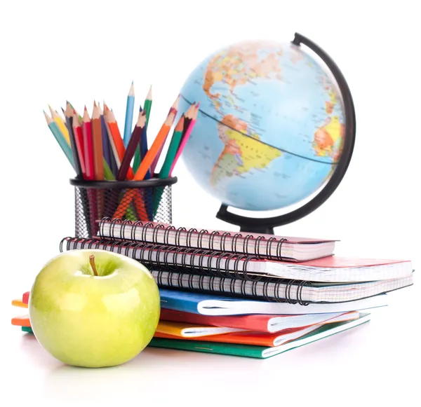 Globe, laptop stack en potloden. scholier en student studi — Stockfoto