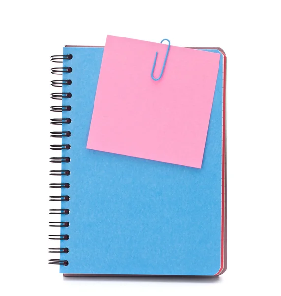 Caderno azul com papéis de aviso prévio — Fotografia de Stock