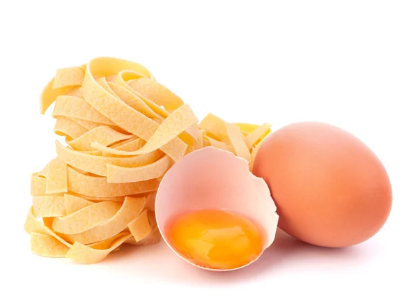Pâtes aux œufs italiennes nid de fettuccine — Photo