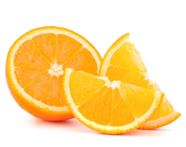 Mitad de fruta naranja y dos segmentos o cantles —  Fotos de Stock