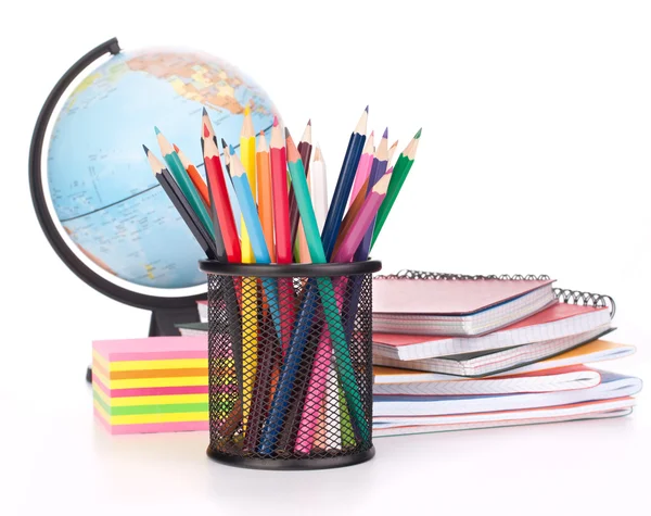 Globo, pilha de cadernos e lápis. Estudante e estudante studi — Fotografia de Stock