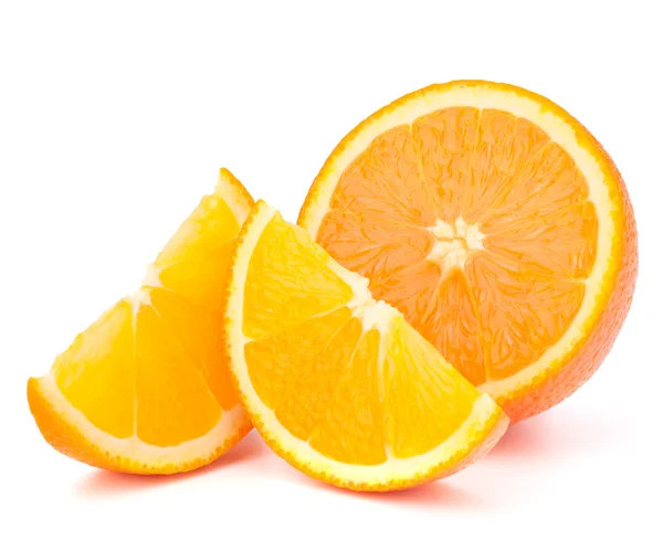 Metade de frutos de laranja e dois segmentos ou cantões — Fotografia de Stock