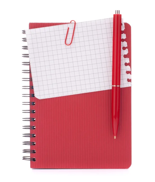 Carnet rouge avec papier d'avis et stylo — Photo