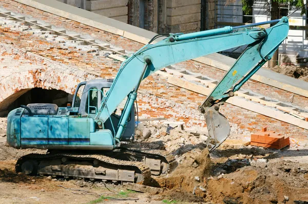 Operating excavator — Stock Photo, Image