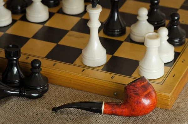 Chess and pipe — Stock Photo, Image