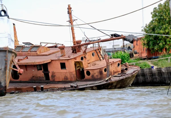 Заброшенный корабль — стоковое фото